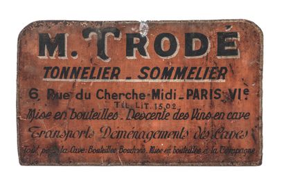 null ENSEIGNE DE TONNELIER-SOMMELIER
Fer émaillé, portant l’inscription "M. Trodé,...