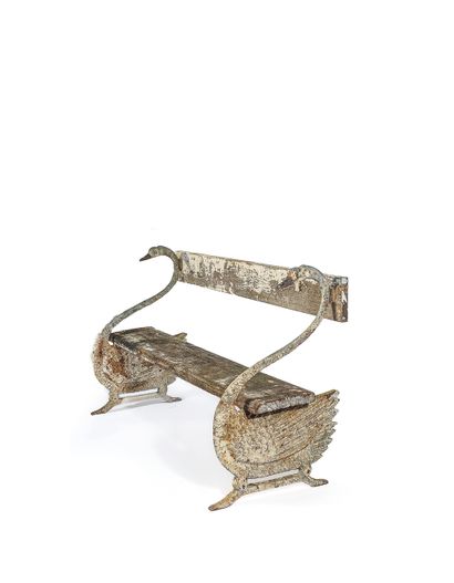 null RARE GARDEN BENCH
The rectangular wooden seat and backrest, held by two cast...