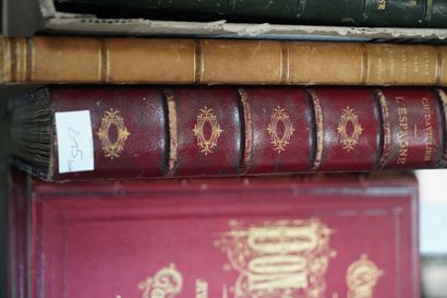 null Réunion de volumes reliés comprenant : Œuvres de Rabelais ; Contes de La Fontaine;...