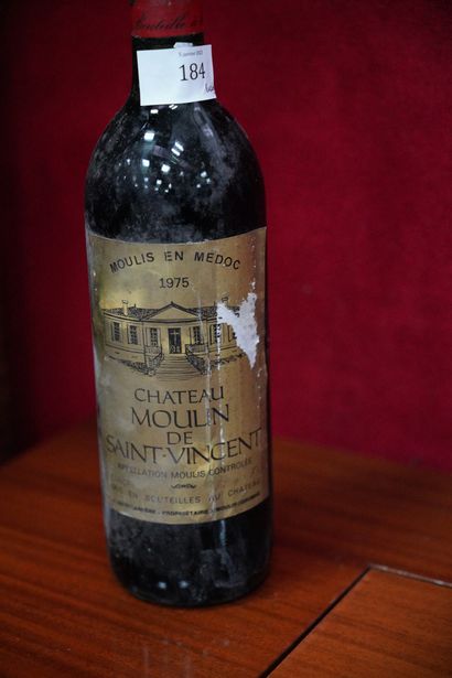 null Une bouteille, Moulis en Médoc, Château Moulin de Saint Vincent, 1975, dans...