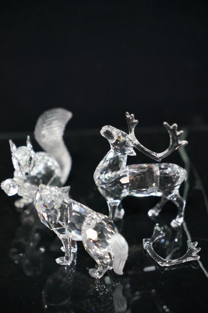 null SWAROVSKI, Réunion de cinq sujets en cristal taillé comprenant un renne des...