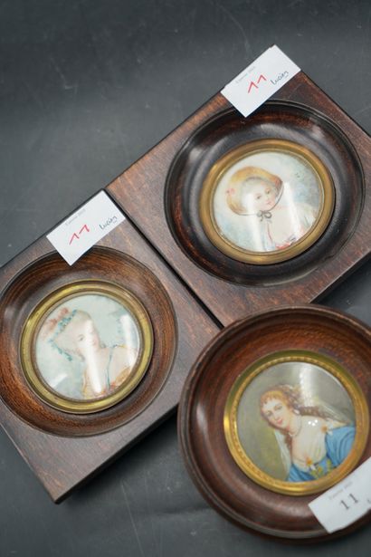 null Ecole française du début du XIXe siècle, Réunion de trois miniatures figurant...