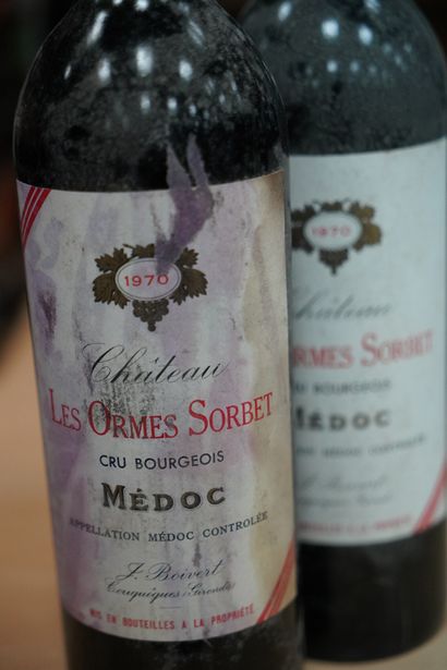 null Deux bouteilles, Médoc, Château Les Ormes Sorbet, 1970, bas goulot. En l'ét...