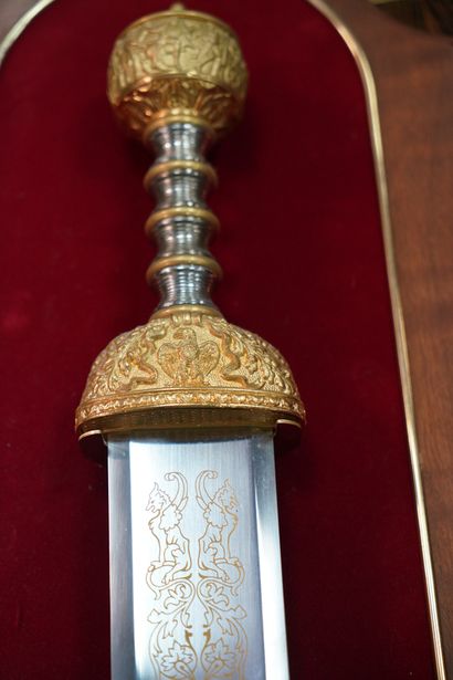 null Réplique décorative de l' épée de Jules César, en métal doré, la lame à motifs...