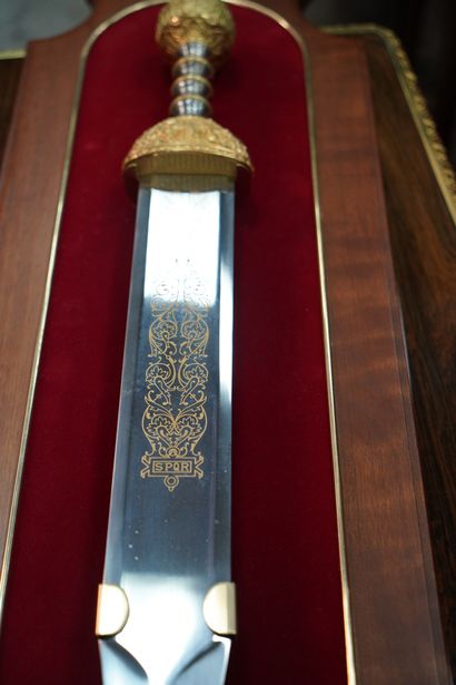 null Réplique décorative de l' épée de Jules César, en métal doré, la lame à motifs...
