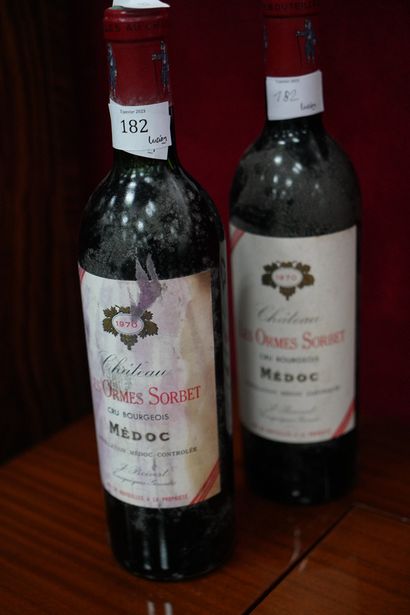 null Deux bouteilles, Médoc, Château Les Ormes Sorbet, 1970, bas goulot. En l'ét...