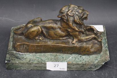 null J. MERCULIANO. Lion de Trafalguar Square en bronze doré et patiné sur un socle...