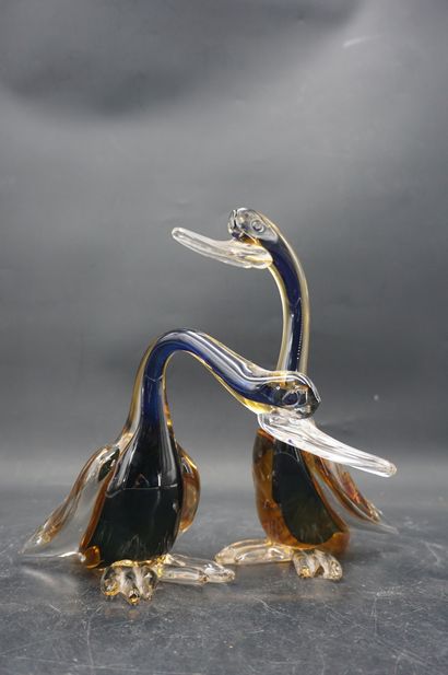 MURANO. Paire de canards en verre teinté...