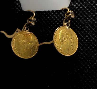 null Paire de pendants d'oreilles en or 18k (750) ornés de pièces de 5 francs or...