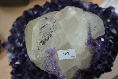 null Amethyste avec calcite.