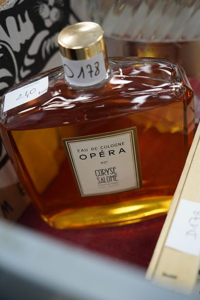 null Flacons de parfum Eau sauvage de Christian Dior, Eau de cologne Opéra. On joint...