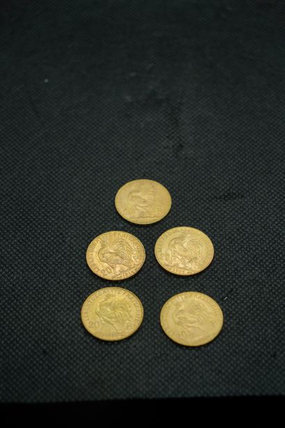 5 pièces de 20 francs or. Poids. 32,3 gr...