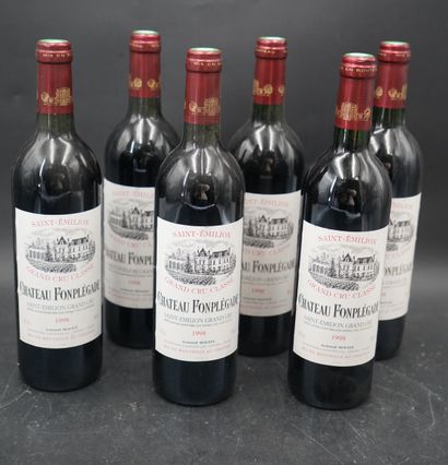 null Six bouteilles, Château Fonplegade, Grand Cru, Saint Emilion, 1998. En l'ét...