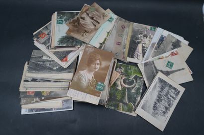 Réunion de cartes postales anciennes. En...