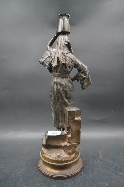 null Gaston LEROUX, ( 1854 - 1942), d'après, La porteuse d'eau, bronze patiné.H:...