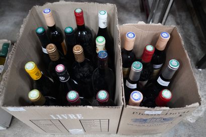 null Réunion de 21 bouteilles de vin dont St Véran, 1987, Malbec 2006, Fiefs vendéens...