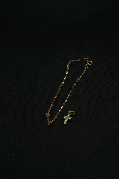 null Bracelet en or rose 18K (750) ; On joint un pendentif épousant la forme d'une...