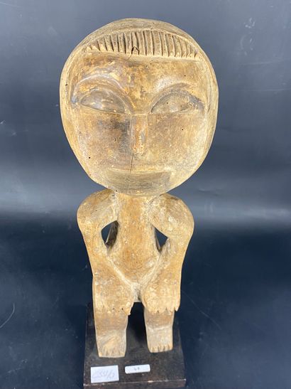 null Statue africaine en bois sculpté dans le goût Kasongo.

Hauteur : 50 cm.