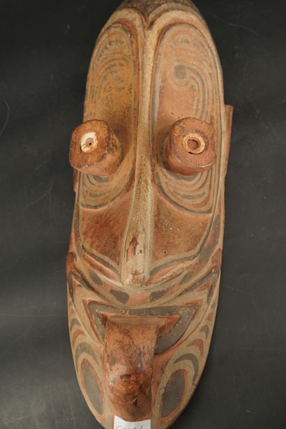 null Masque d’ancêtre, Sepik, Papouasie Nouvelle Guinée. Bois sculpté à décor polychrome.

Largeur....