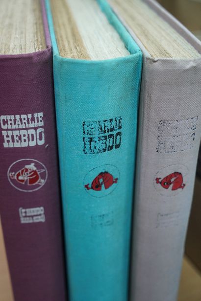null CHARLIE HEBDO, 3 volumes reliés dont 1977, 1976 et 1975. En l'état.