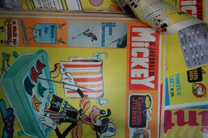 null Lot de revues dont Tintin, Mickey, une caisse, en l'état.