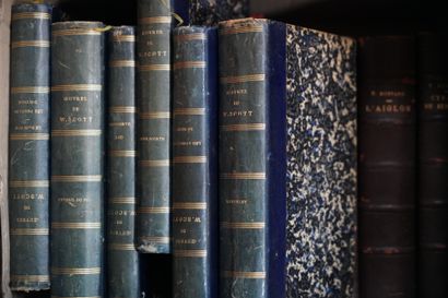 null Réunion de volumes reliés, comprenant des œuvres de Walter Scott, Edmond Rostand,...