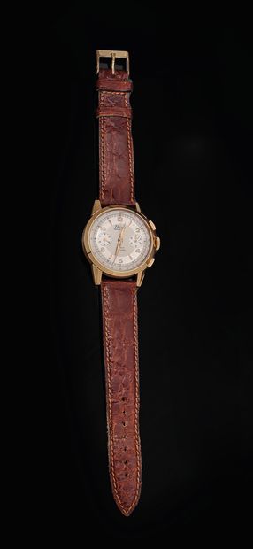 null THISY. CHRONOGRAPHE. Le boîtier en or rose 18k (750), le cadran à chiffres arabes...