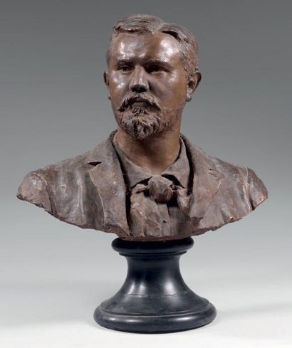 Gaston LEROUX (1854-1942) Portrait d'homme en buste Terre cuite patinée, signée et...