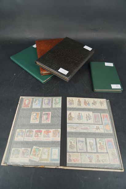 null Réunion de 5 albums de timbres et timbres en vrac.