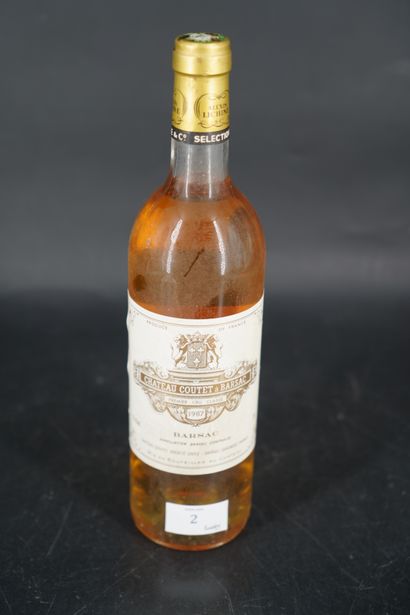 null Une bouteille de Barsac, Château Coutet, premier cru classé, 1987. Niveau bas...