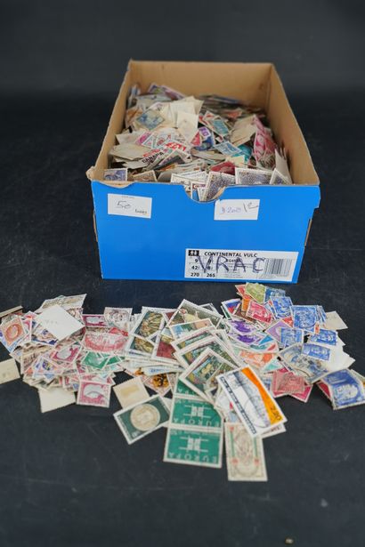 null Réunion de 7 albums de timbres dont Outre-mer, France et Europe. On joint une...