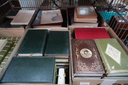 null Réunion de livres reliés et brochés modernes et volumes divers. Six cartons....