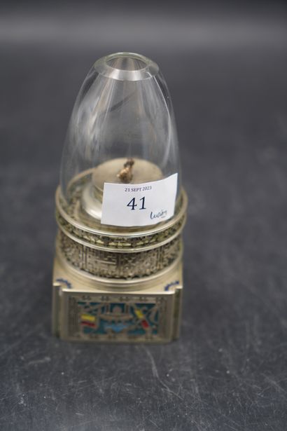 null INDOCHINE (vers 1900), Lampe à opium en métal argenté émaillé de caractères...