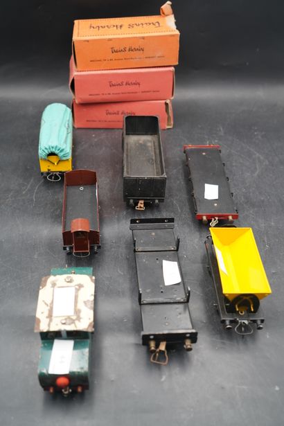 null Eléments de trains miniatures avec des boîtes Horby : wagons et locomotives....