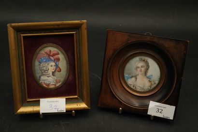 null Deux miniatures représentant des portraits féminins. XIXe siècle. En l'état...