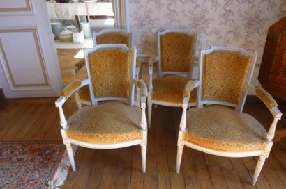 null Suite de 4 fauteuils cabriolet, dossier anse de panier, style Louis XVI