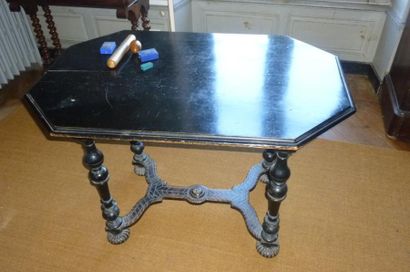 null Table en bois noirci, plateau octogonal, ép Napoléon III