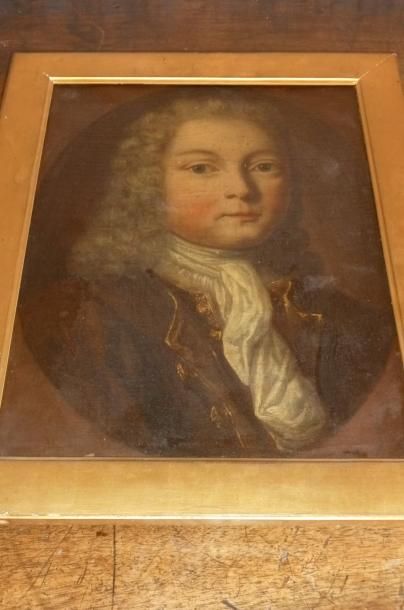 Ecole française dans le gout du XVIIIe s Portrait de jeune homme à la perruque, HST...