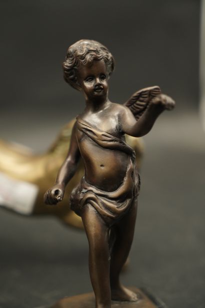 null Réunion de quatre statuettes en métal patiné et doré : angelots, cheval, élégante....