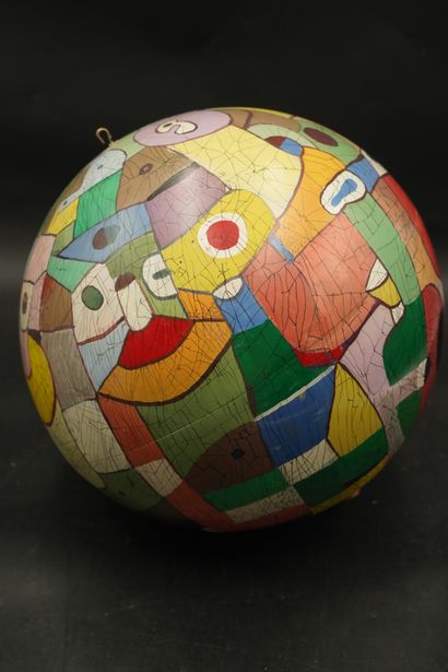 null CYNE Gérard (1923-2006), globe polychrome en résine peinte polychrome. Accidents,...
