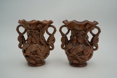 null Beauvaisis, paire de vases balustres en grès émaillé à décor en relief de feuilles...