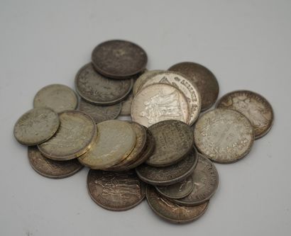 null Réunion de pièces diverses dont certaines en argent ( Poids. Environ 515 gr)....