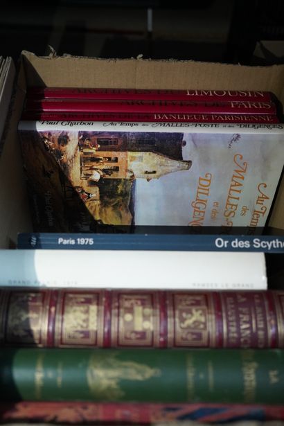 null Réunion de livres reliés, brochés dont Porcelaine française du XVIIIe siècle,...