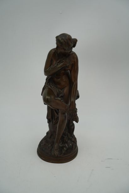 null Auguste Joseph CARRIER (1800-1875), d'après, Vénus au bain. 
Bronze à patine...