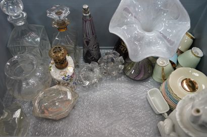 null Réunion de céramique et verrerie comprenant :une lampe champignon en verre à...