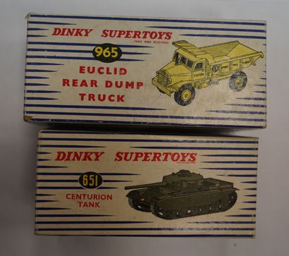 null DINKY SUPERTOYS
Réunion de 3 véhicules miniatures comprenant : Euclid Rear Dump...
