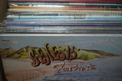 null Réunion de disques vinyles dont: Genesis, Ala, Parsons Project, King Crimson,...