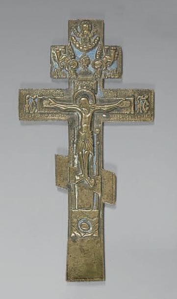 null CROIX DE BÉNEDICTION en bronze avec traces d'émail bleu, Russie, circa 1800...