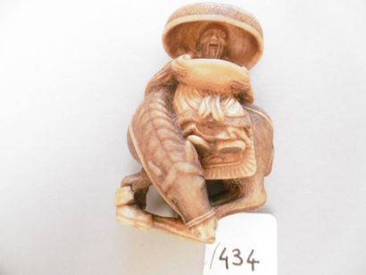 JAPON - Epoque MEIJI (1868 - 1912) Okimono en ivoire dans le style des netsuke, Toba...