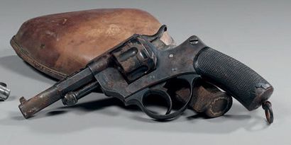 null REVOLVER D'ORDONNANCE modèle 1874, calibre 11 mm, en acier bleui, daté: «1878»...